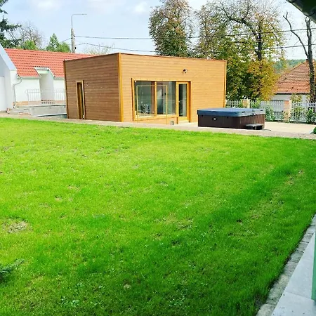 Kira Panzio Bed & Breakfast Lengyeltoti