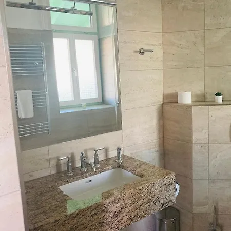 Kira Panzió Panzió