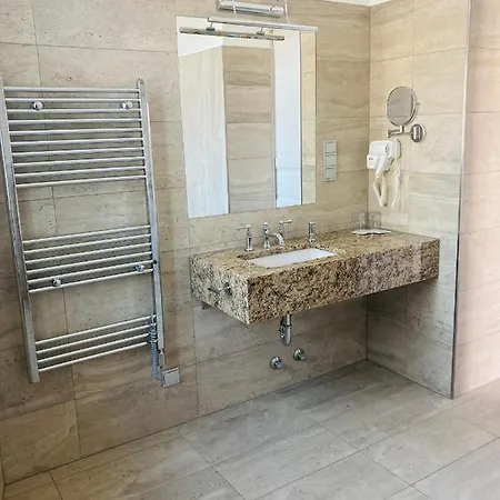 Kira Panzió Panzió