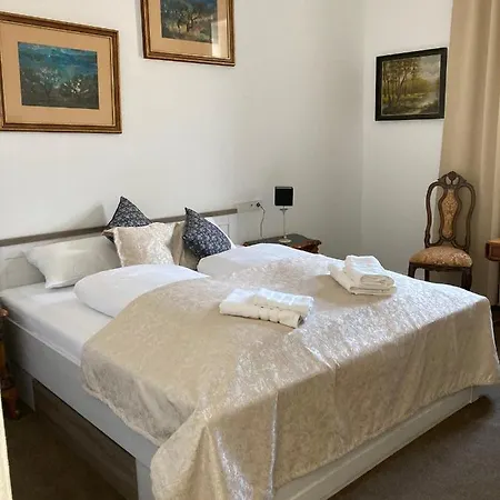 Bed and breakfast Kira Panzió Lengyeltoti