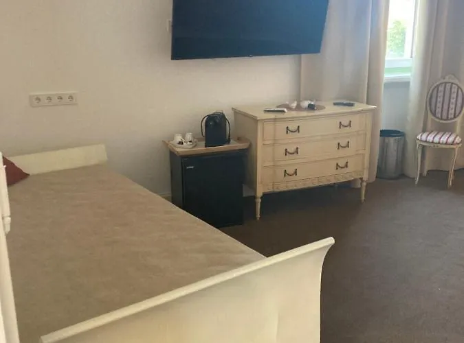 Kira Panzio Bed & Breakfast *