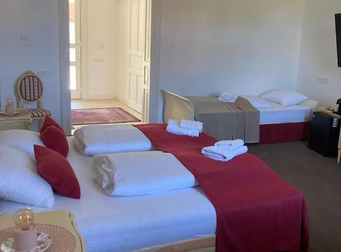 Kira Panzio Bed & Breakfast *